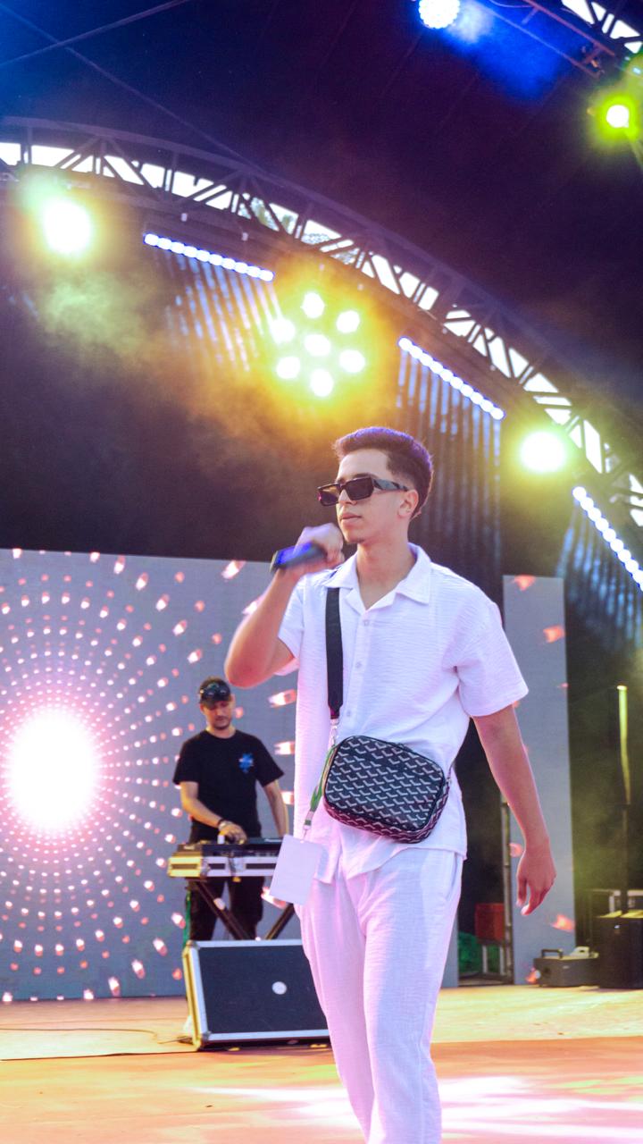 Ayuub performing live